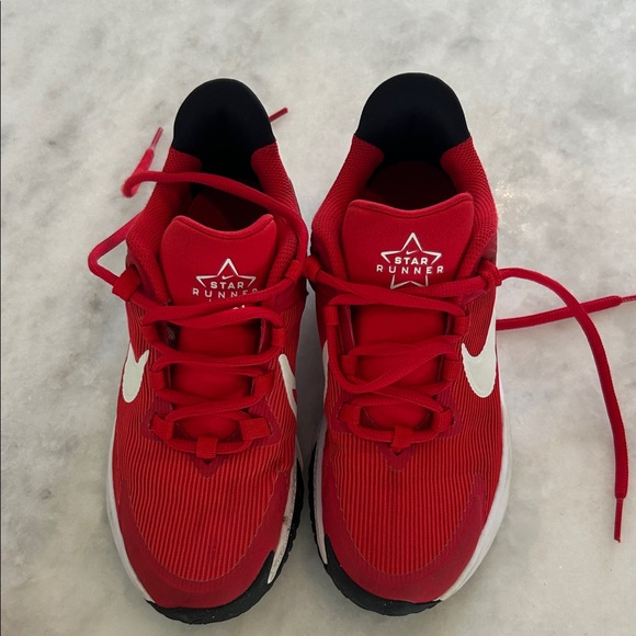 Kids Nike Star Runner Red Sneakers size 4Y - Picture 1 of 4